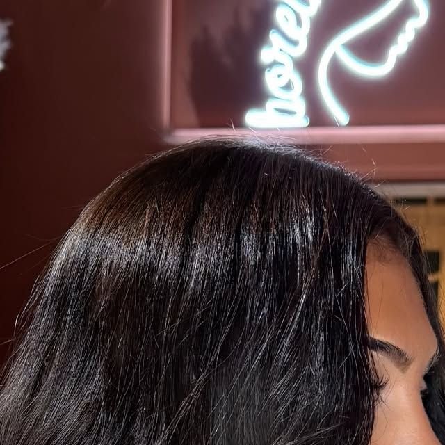 Brillance et profondeur sur cheveux bruns